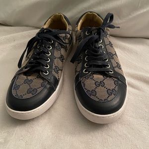 Vintage gucci sneakers size 8 blue with logo. Eu size 39